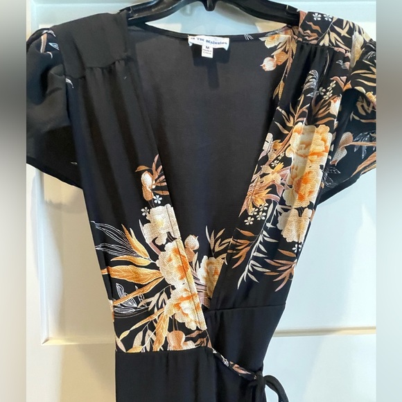 Beautiful black floral tie wrap dress - Picture 4 of 4